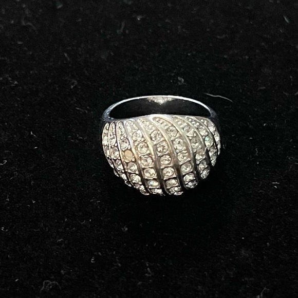 Elegant Silver Rhinestone Ring - Picture 1 of 4